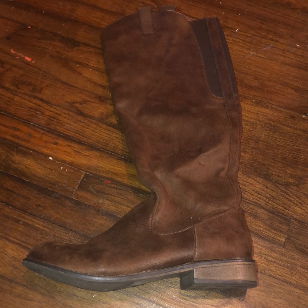 Tan suede boot